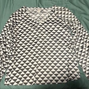 Worthington Black and White Graphic Long Sleeve Blouse